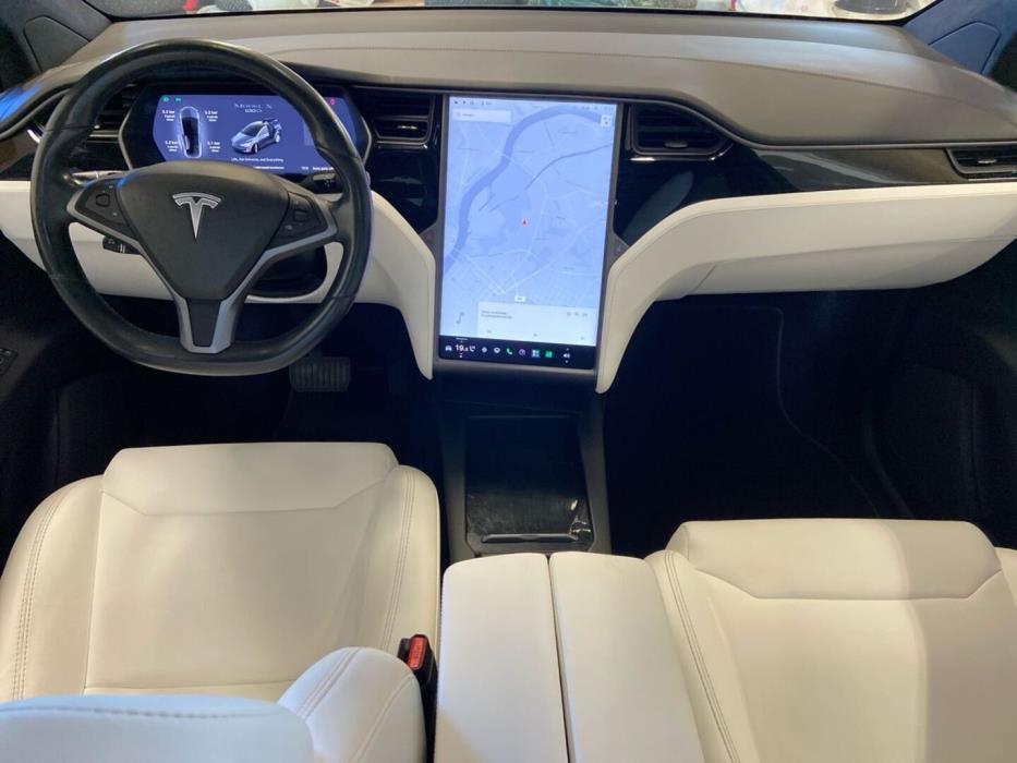 TESLA Model X 2018