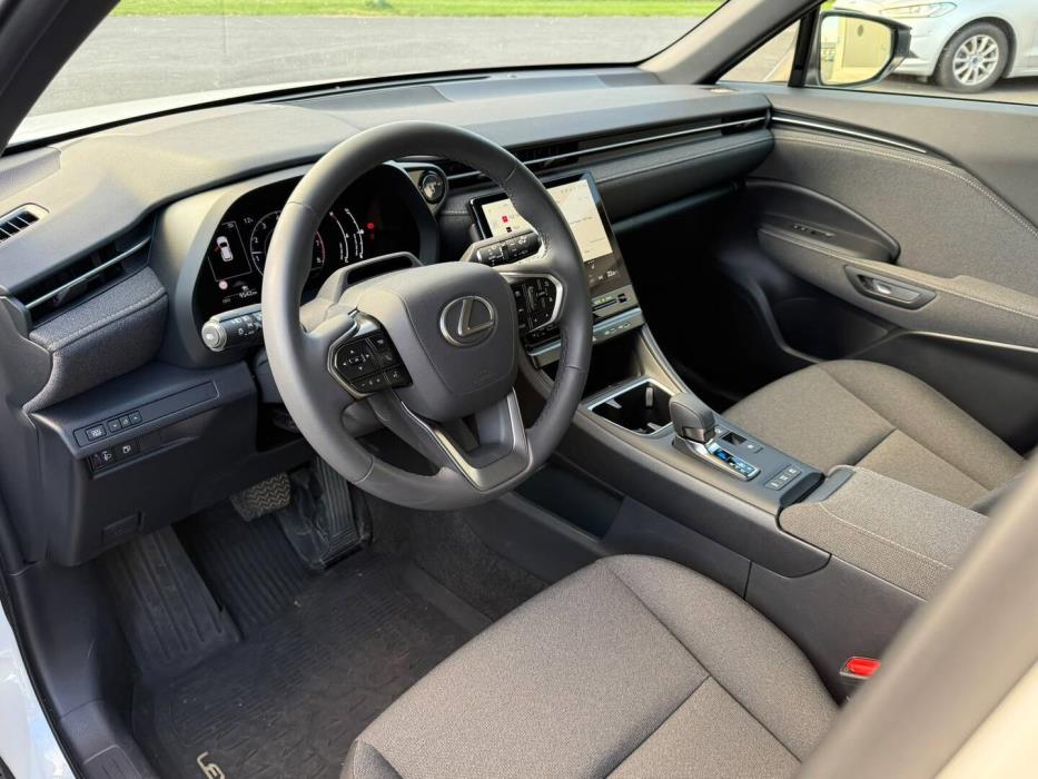 LEXUS LBX 2025