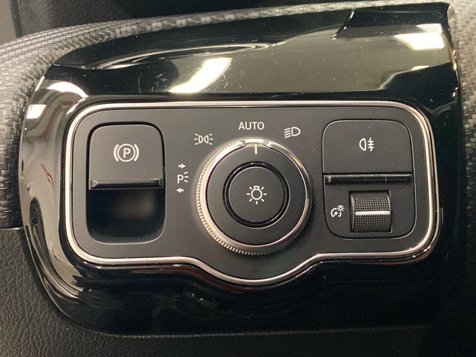 MERCEDES-BENZ A 2019