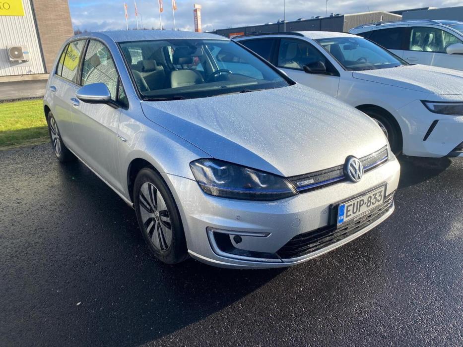 VOLKSWAGEN Golf 2016