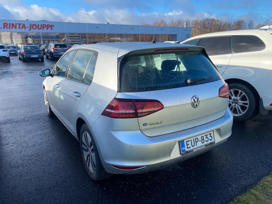VOLKSWAGEN Golf 2016