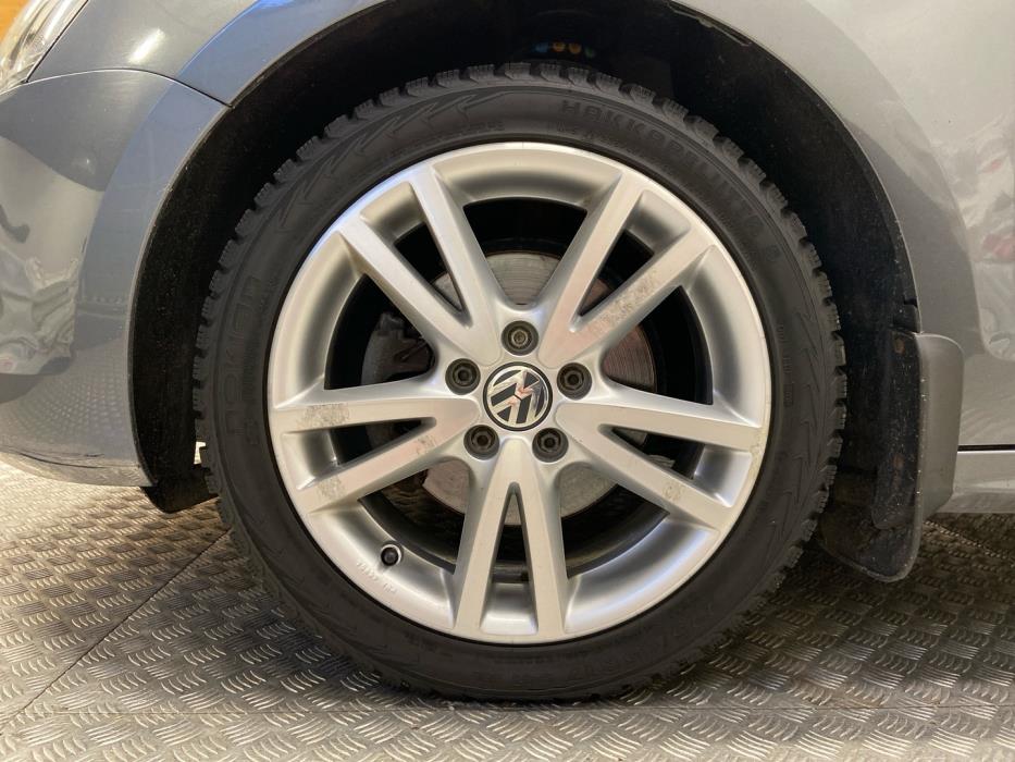 VOLKSWAGEN Jetta 2011