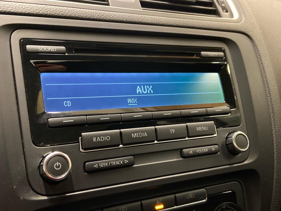 VOLKSWAGEN Jetta 2011