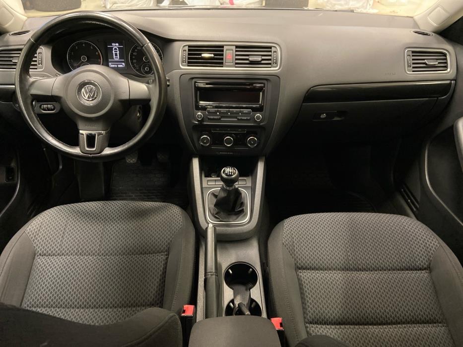 VOLKSWAGEN Jetta 2011