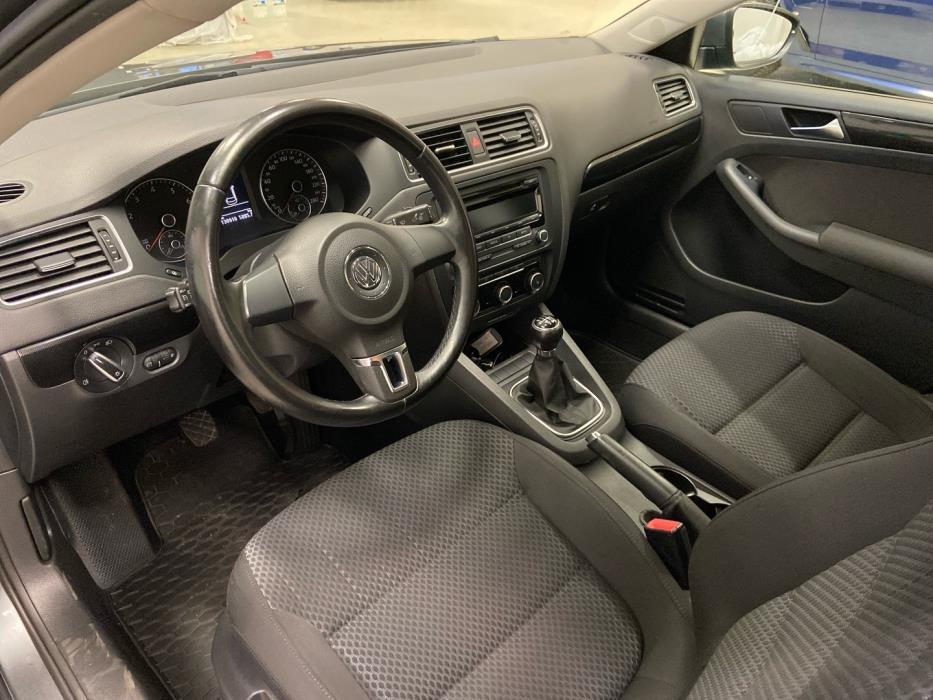 VOLKSWAGEN Jetta 2011