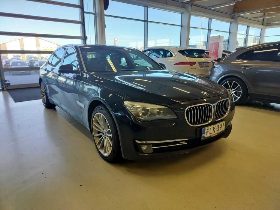 BMW 750 2014