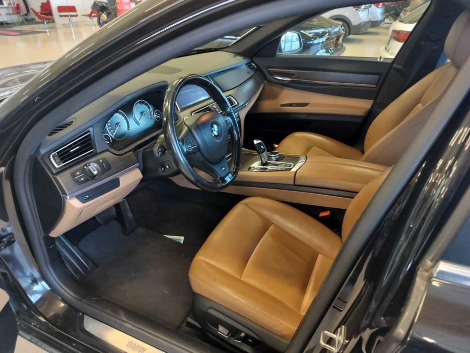 BMW 750 2014