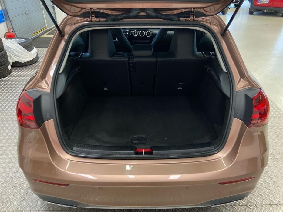 MERCEDES-BENZ A 2023