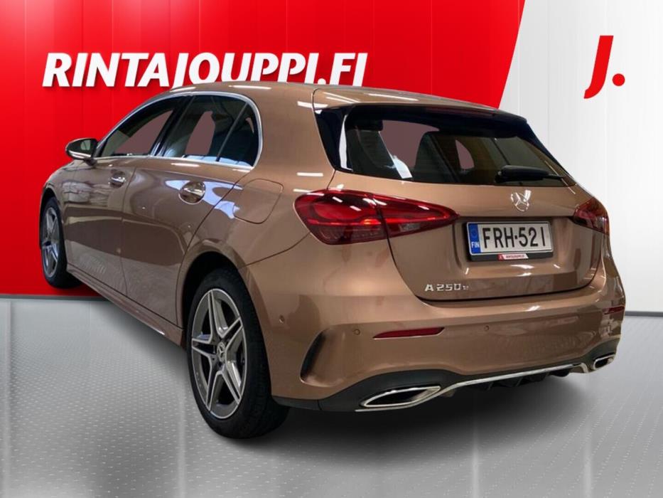 MERCEDES-BENZ A 2023