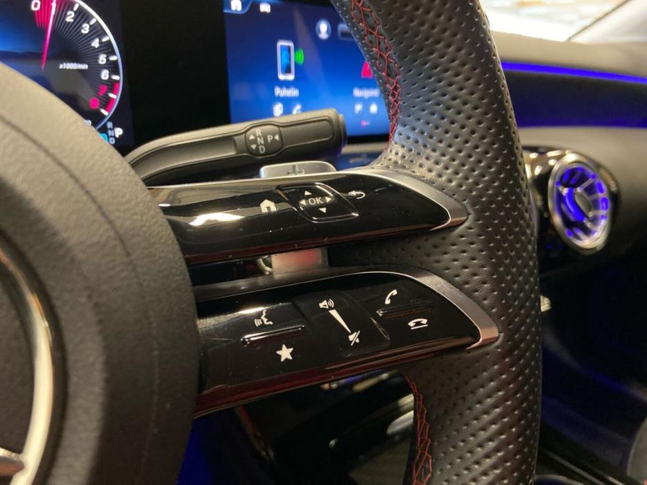 MERCEDES-BENZ A 2023