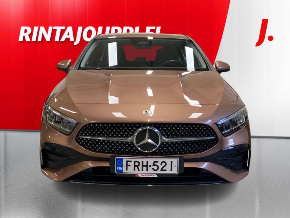 MERCEDES-BENZ A 2023