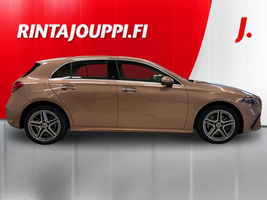 MERCEDES-BENZ A 2023