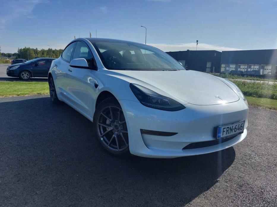 TESLA Model 3 2022