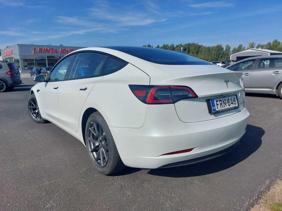 TESLA Model 3 2022