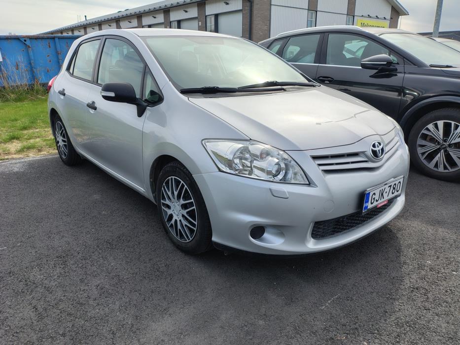 TOYOTA Auris 2011