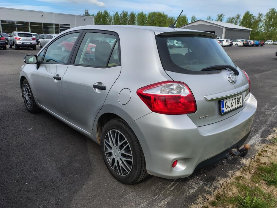 TOYOTA Auris 2011
