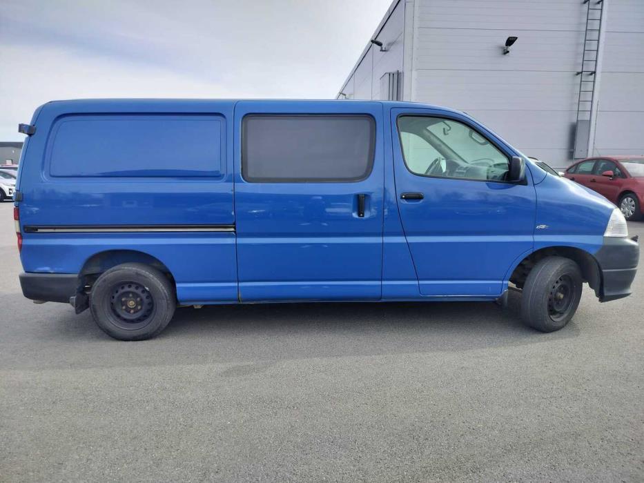 TOYOTA Hiace 2011