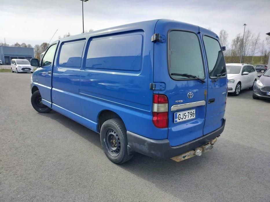 TOYOTA Hiace 2011