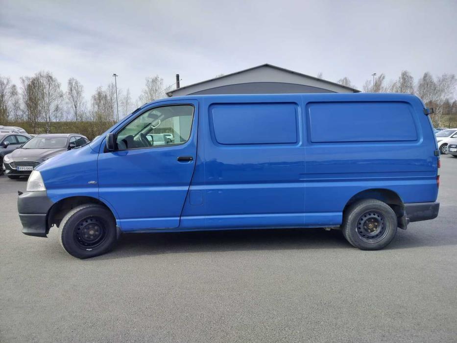TOYOTA Hiace 2011
