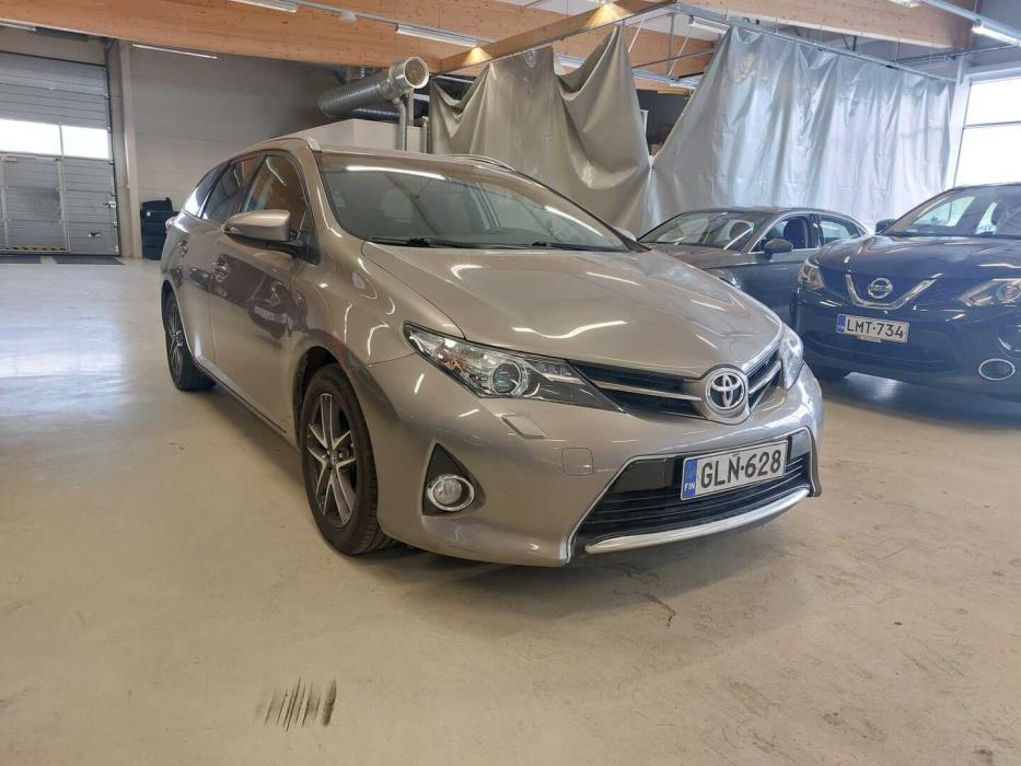 TOYOTA Auris 2015