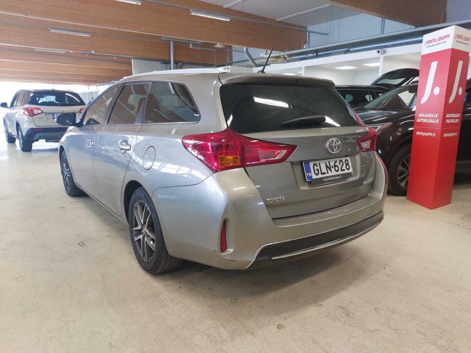 TOYOTA Auris 2015