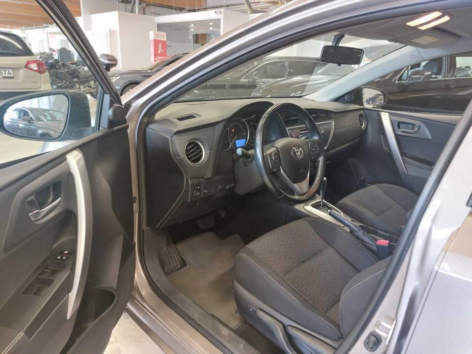 TOYOTA Auris 2015