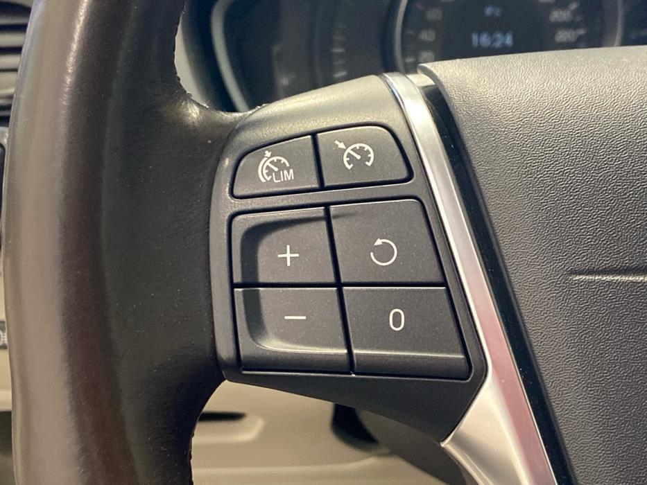 VOLVO V40 Cross Country 2013