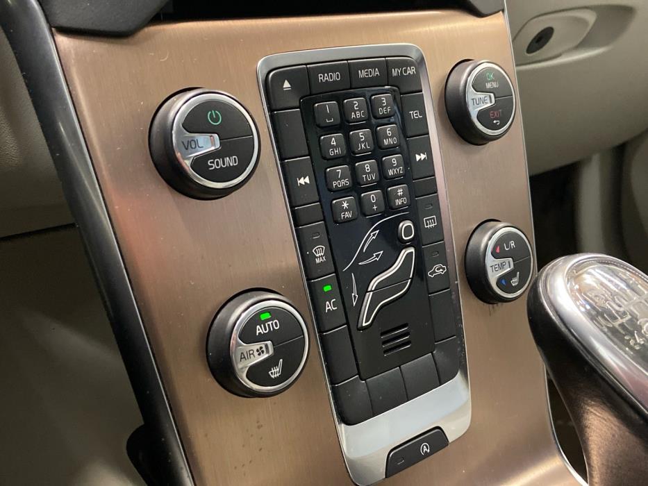 VOLVO V40 Cross Country 2013