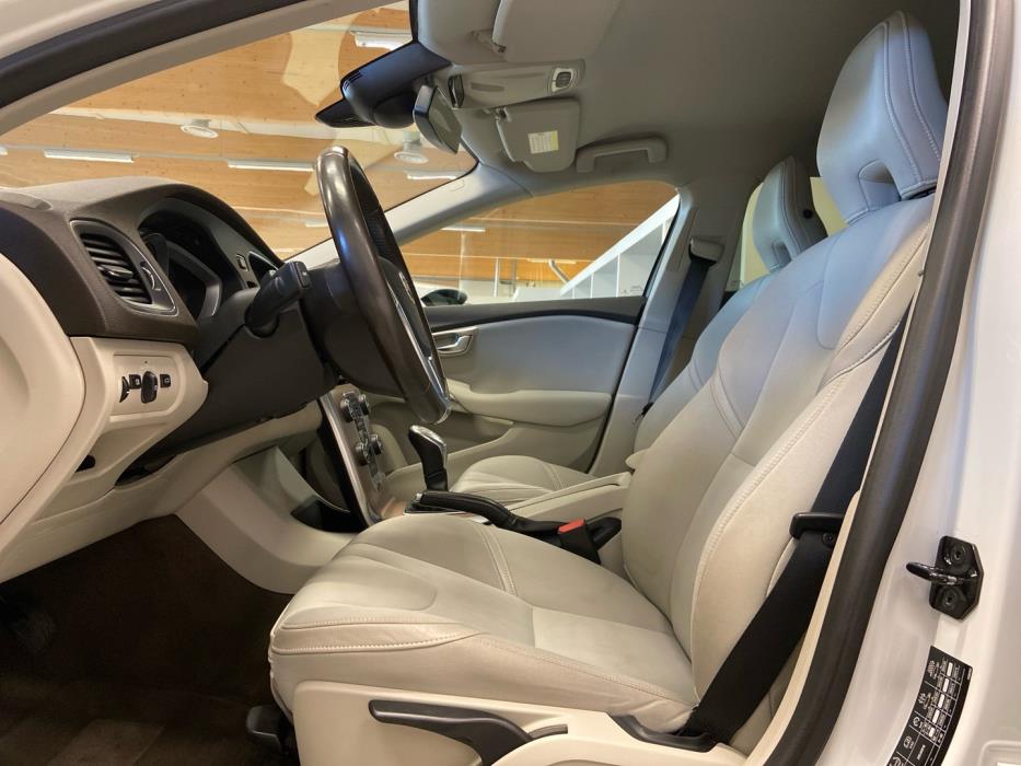 VOLVO V40 Cross Country 2013