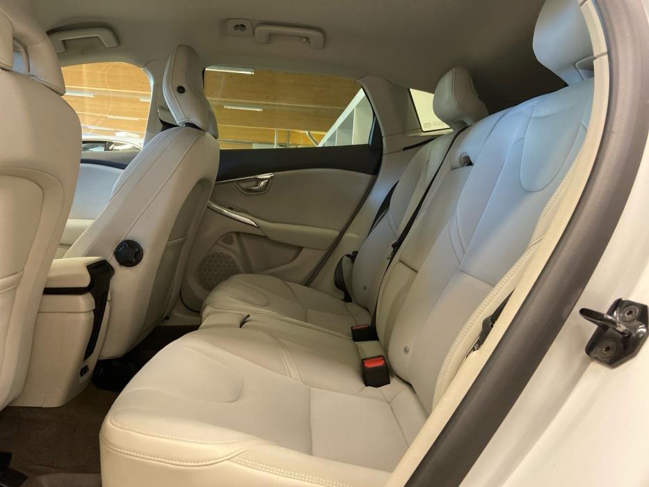 VOLVO V40 Cross Country 2013