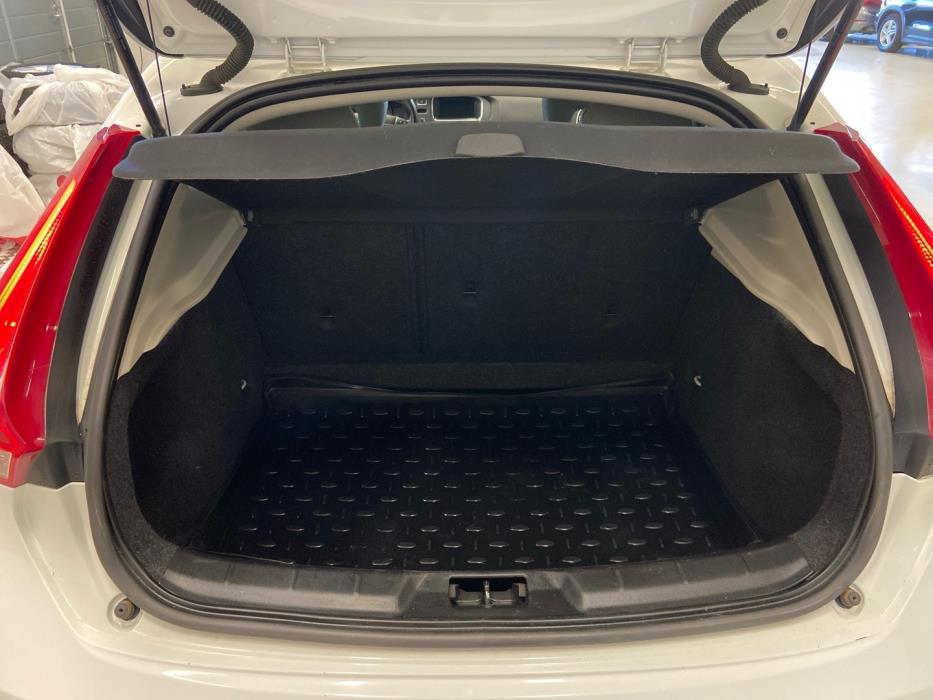 VOLVO V40 Cross Country 2013