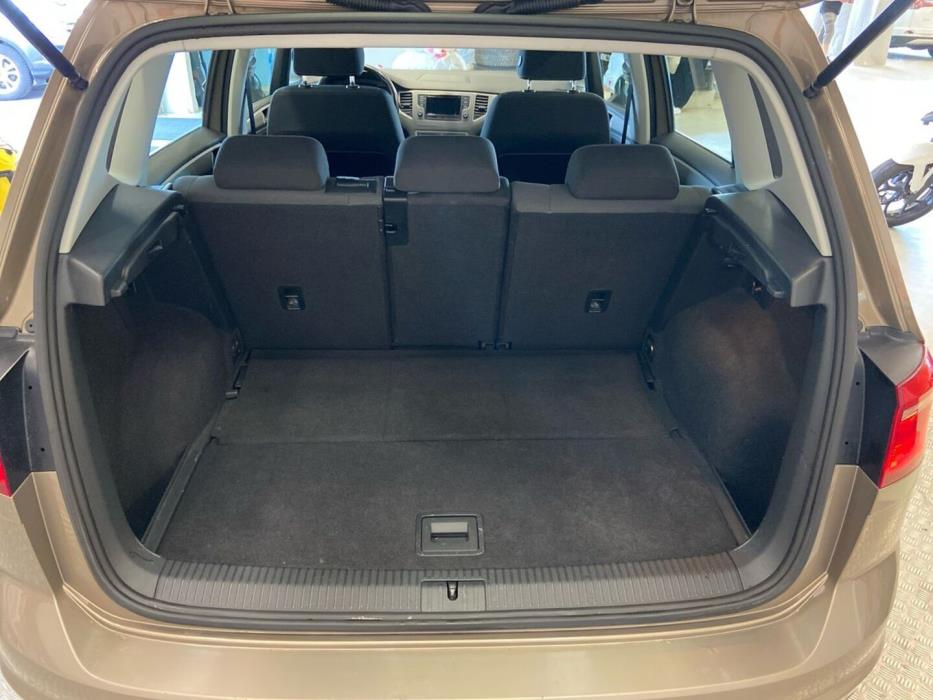 VOLKSWAGEN Golf Sportsvan 2015