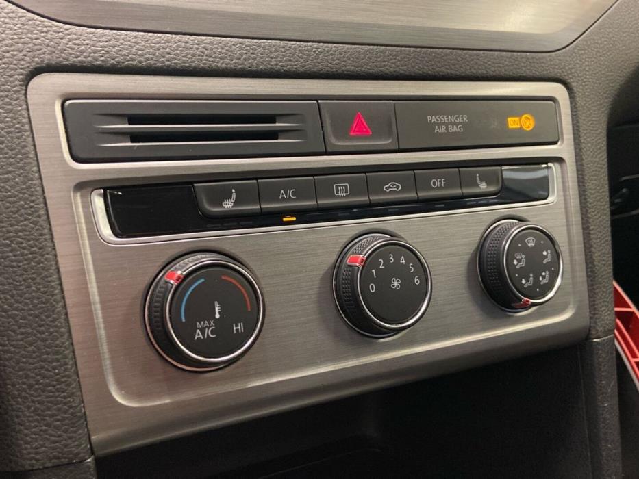 VOLKSWAGEN Golf Sportsvan 2015