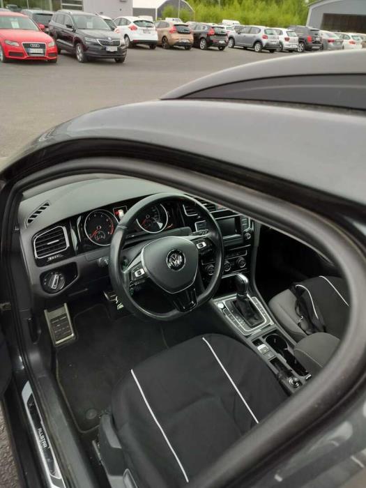 VOLKSWAGEN Golf 2016
