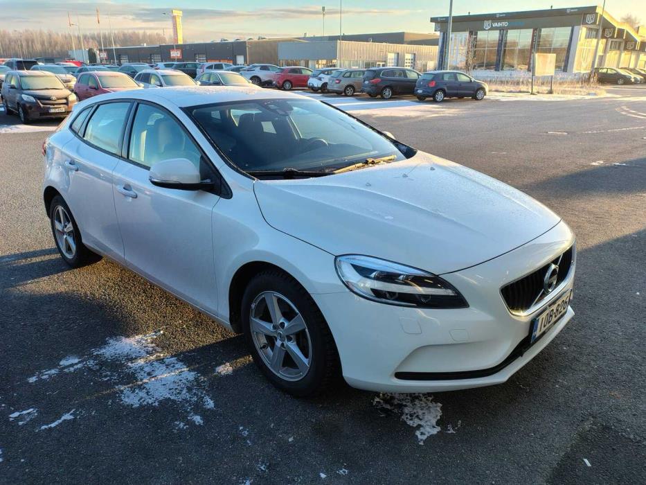 VOLVO V40 2018