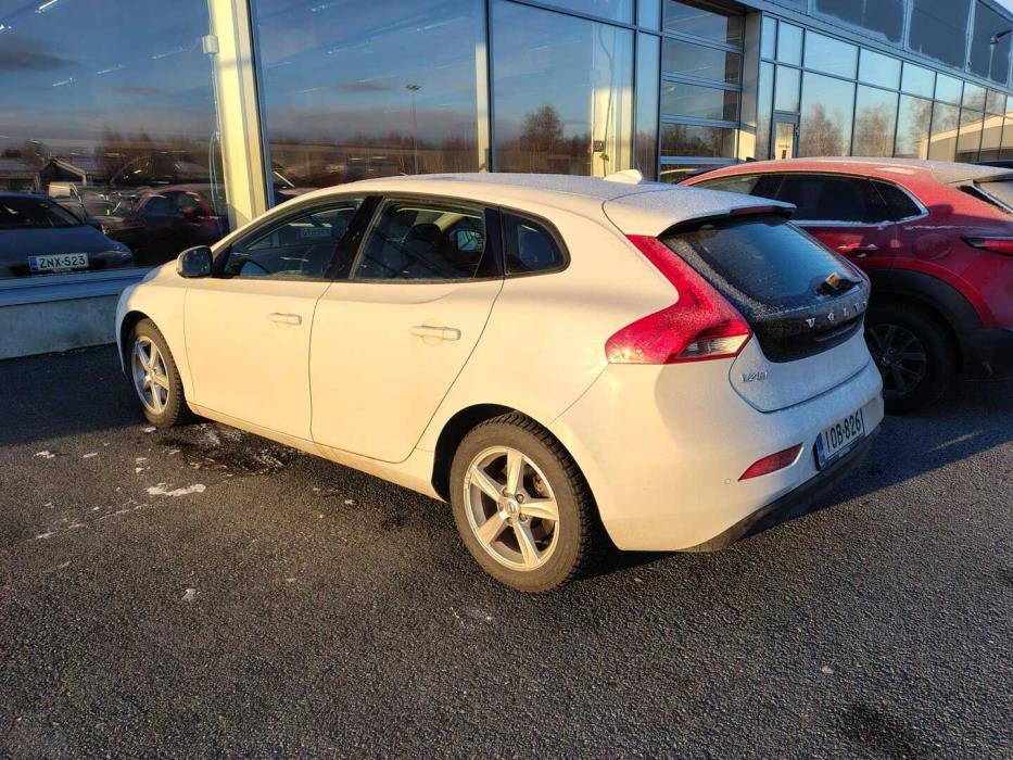 VOLVO V40 2018