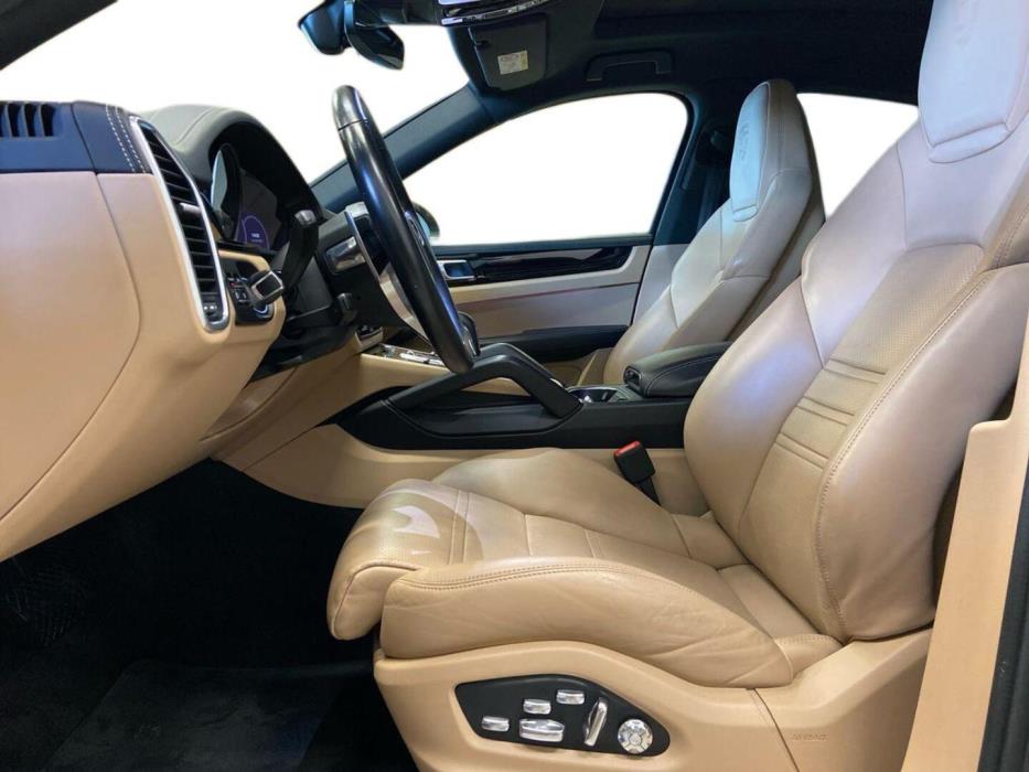 PORSCHE Cayenne 2021