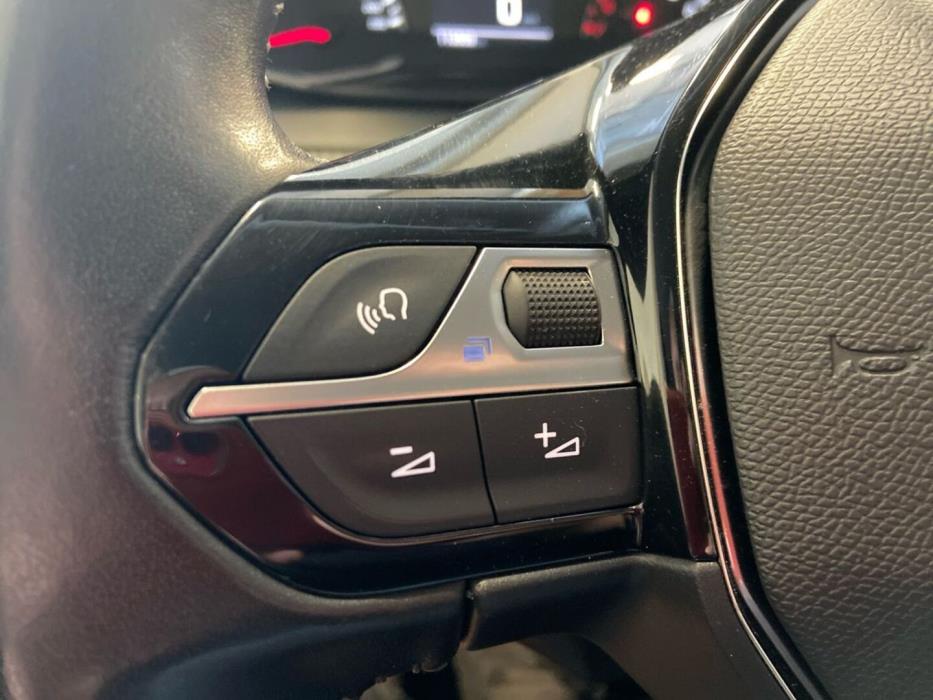 PEUGEOT 208 2020