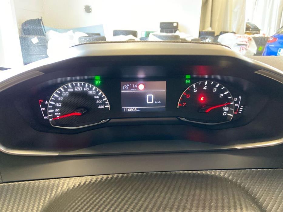 PEUGEOT 208 2020