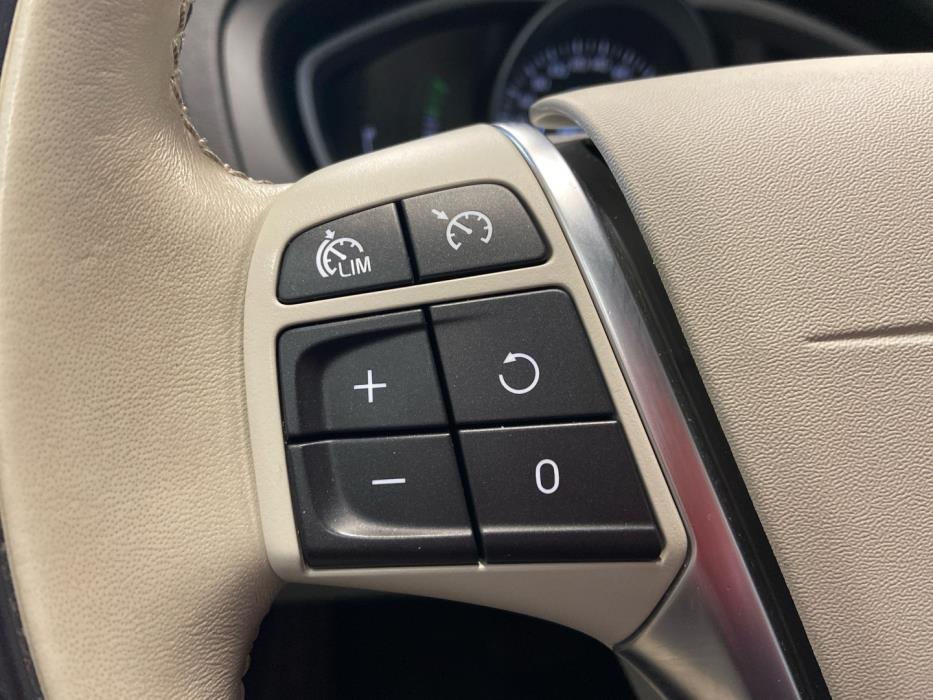 VOLVO V40 Cross Country 2018