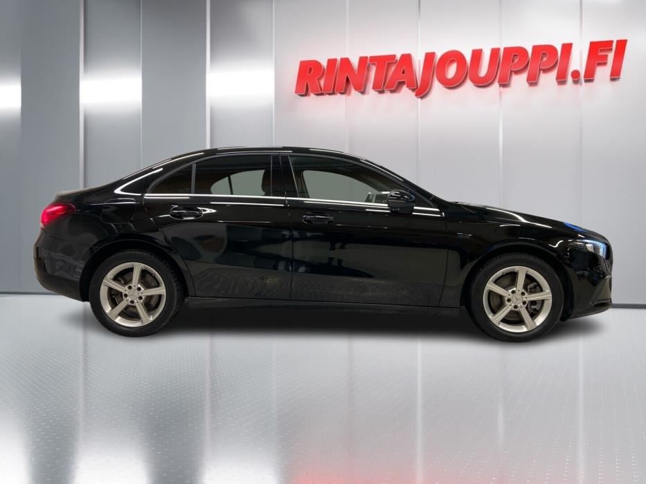 MERCEDES-BENZ A 2021