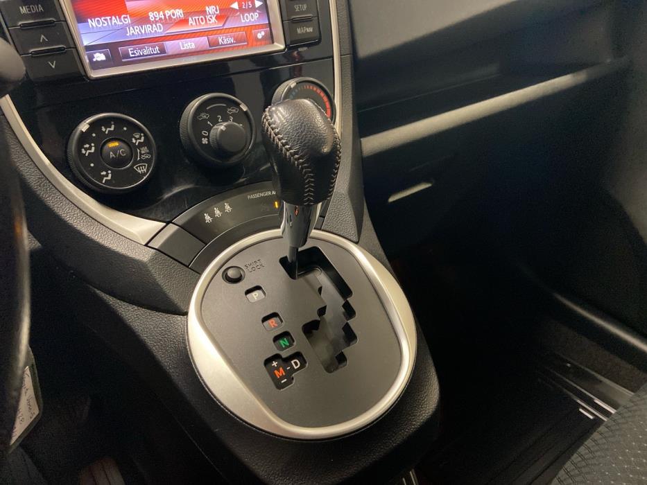 TOYOTA Verso-S 2015