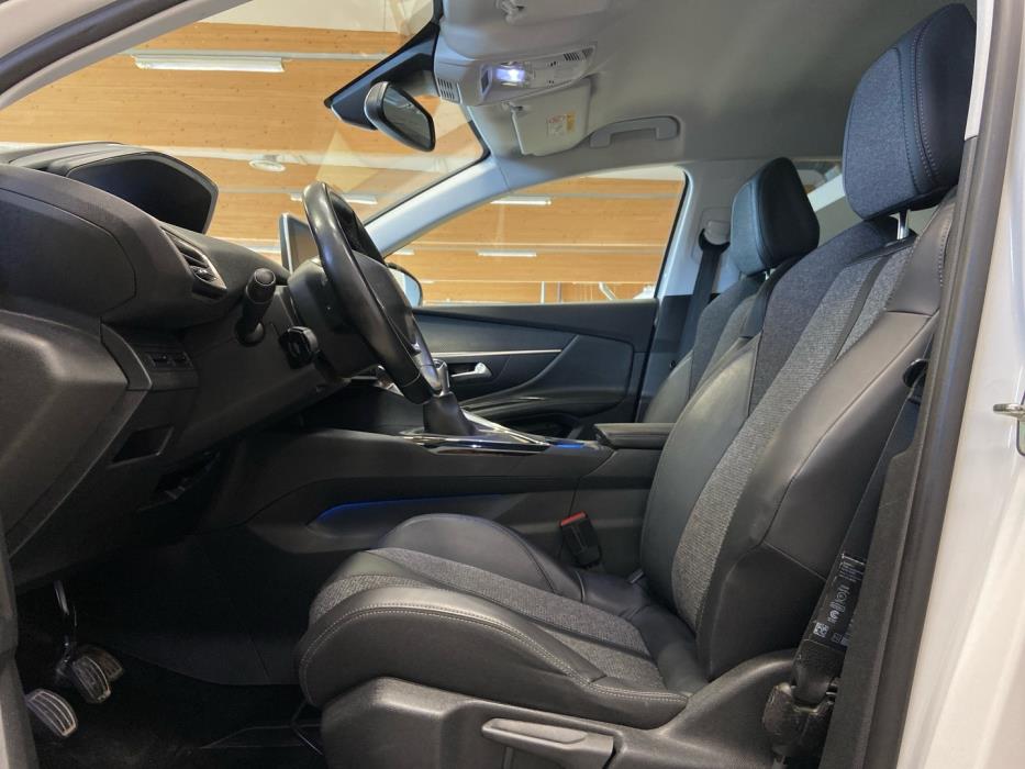 PEUGEOT 3008 2017