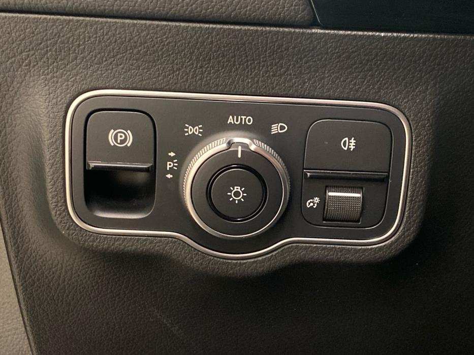 MERCEDES-BENZ B 2023
