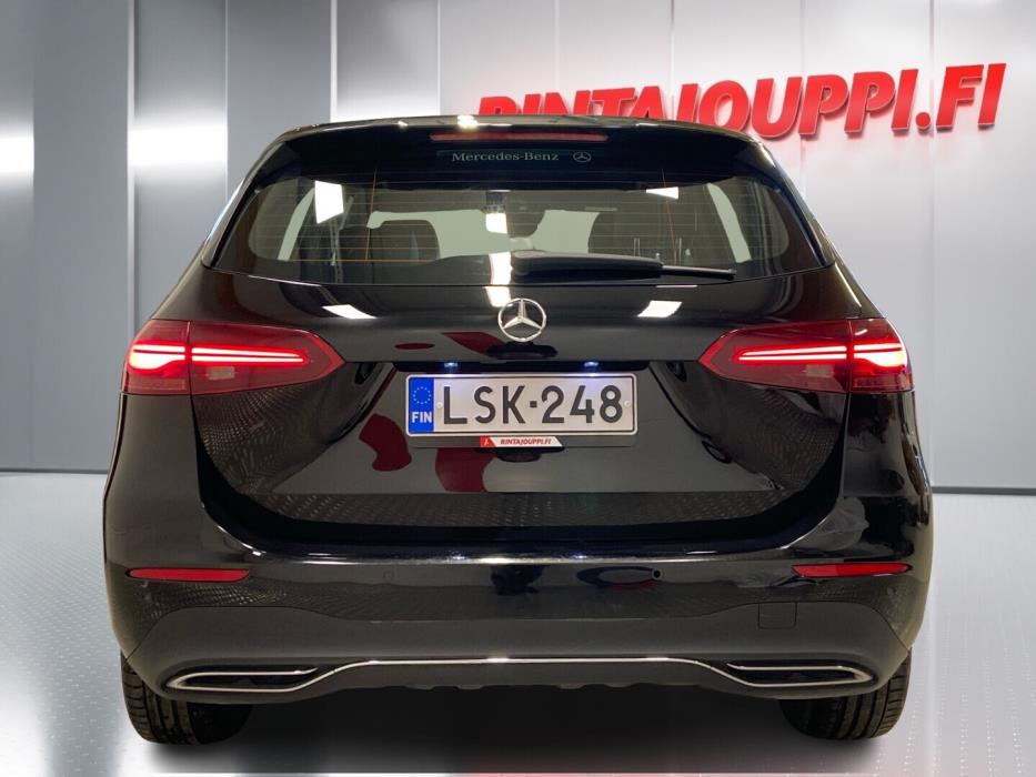 MERCEDES-BENZ B 2023