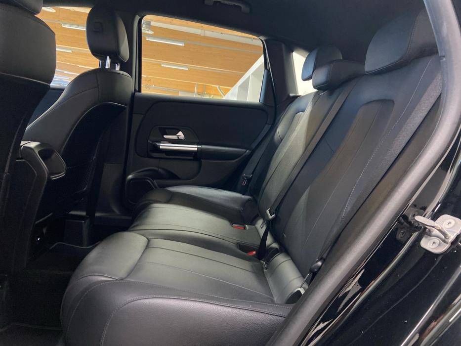 MERCEDES-BENZ B 2023
