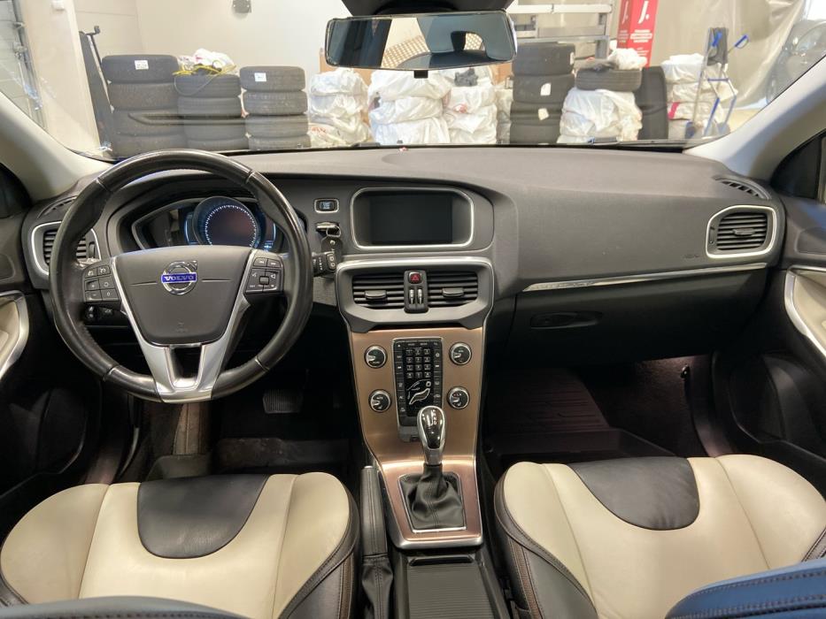 VOLVO V40 Cross Country 2015