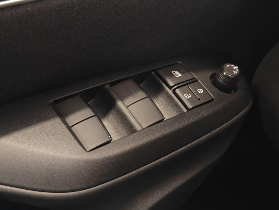 TOYOTA Yaris 2023