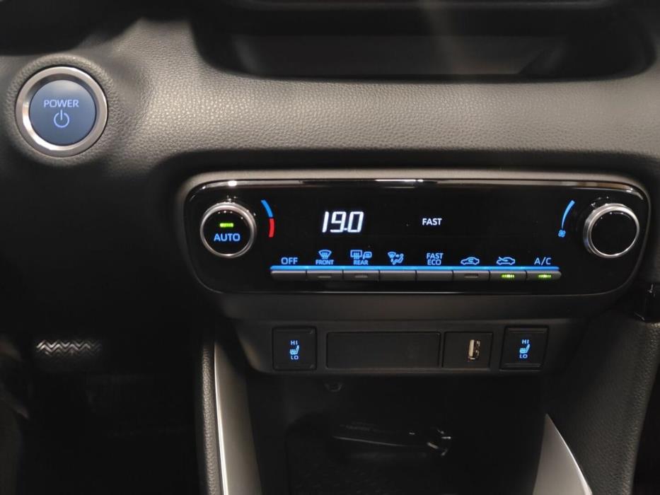 TOYOTA Yaris 2023
