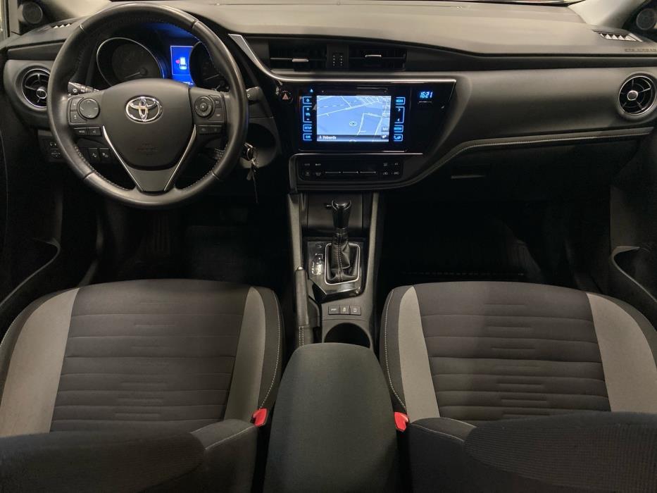 TOYOTA Auris 2015
